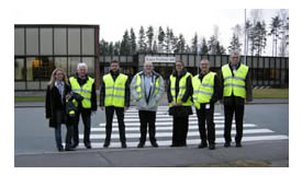 Fra venstre: Petra fra SAPA, Frits Christiansen, Allan Pedersen, Per Jacobsen, Anne Dorthe Hede, Jim Hansen, Finn Rohdemejer. Letmetal-Styregruppen (i gule veste).